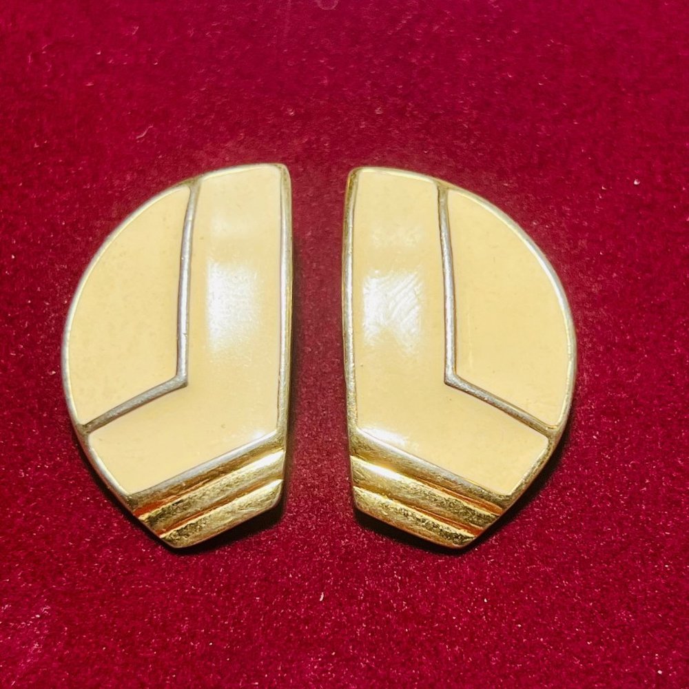 Vintage - Signed - Trafari - Cream Half Shield Gold tone Clip Earrings